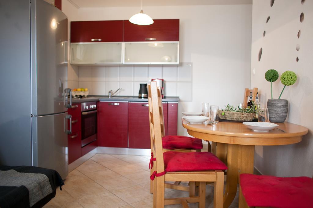 Apartments Mediterranea With Heated Pool Pisak Exterior foto