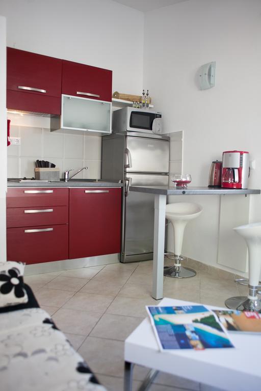 Apartments Mediterranea With Heated Pool Pisak Exterior foto