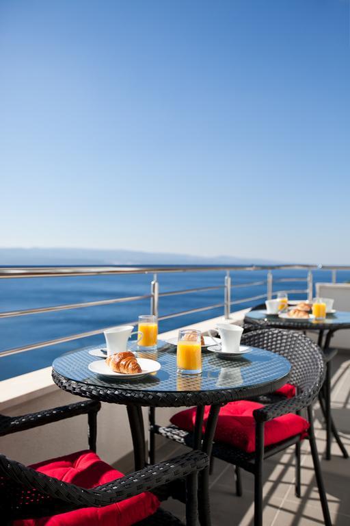 Apartments Mediterranea With Heated Pool Pisak Exterior foto